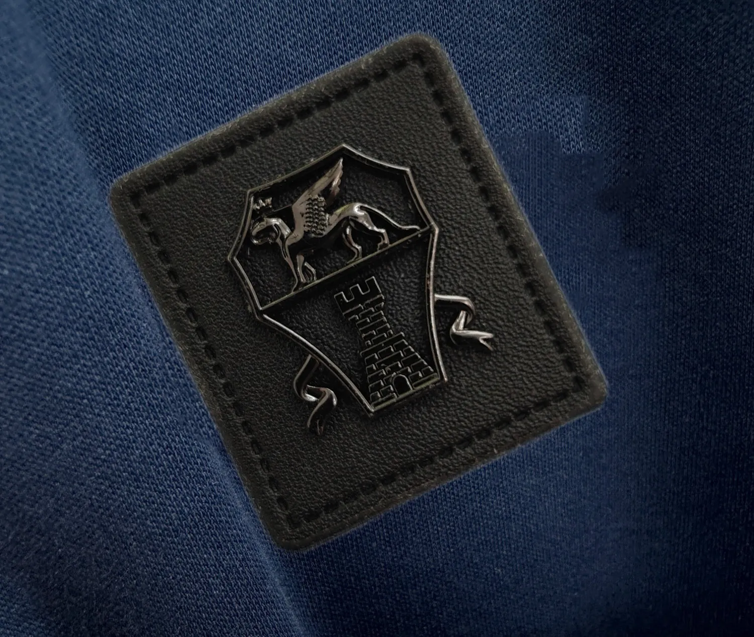 , BC Bruti's 2026 spring and summer New Arrival first counter, the latest New Arrival lapel short sleeves, mercerized cotton fabric, Premium customization, avant-garde and fashionable design! The brand logo is designed with heavy craftsmanship. It feels soft. It is comfortable to wear. It has exquisite counter-level stitching. It has fine workmanship. The upper body effect is incomparably handsome! A must-have item for a stylish man! Sizes:M-4XL